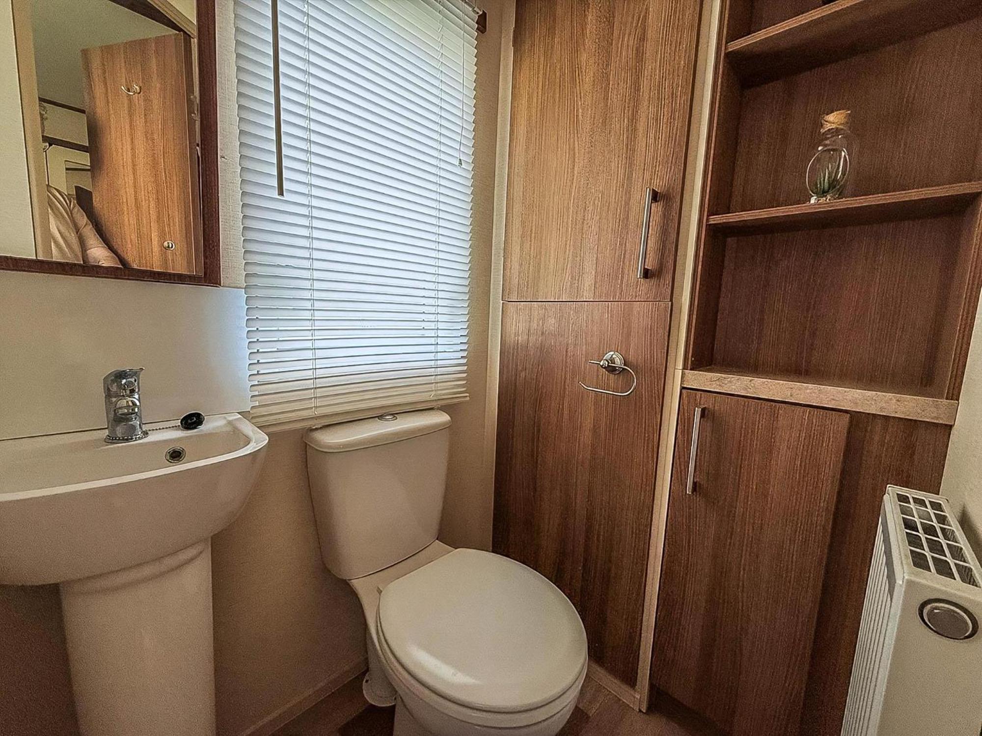 Gorgeous 6 Berth Caravan With Decking And Wi-Fi At Broadland Sands Ref 20377Bs Hopton on Sea Exterior photo